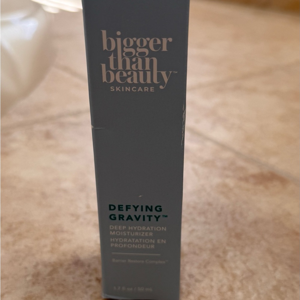 Bigger Than Beauty Defying Gravity Deep Hydration Moisturizer - Slate Gray